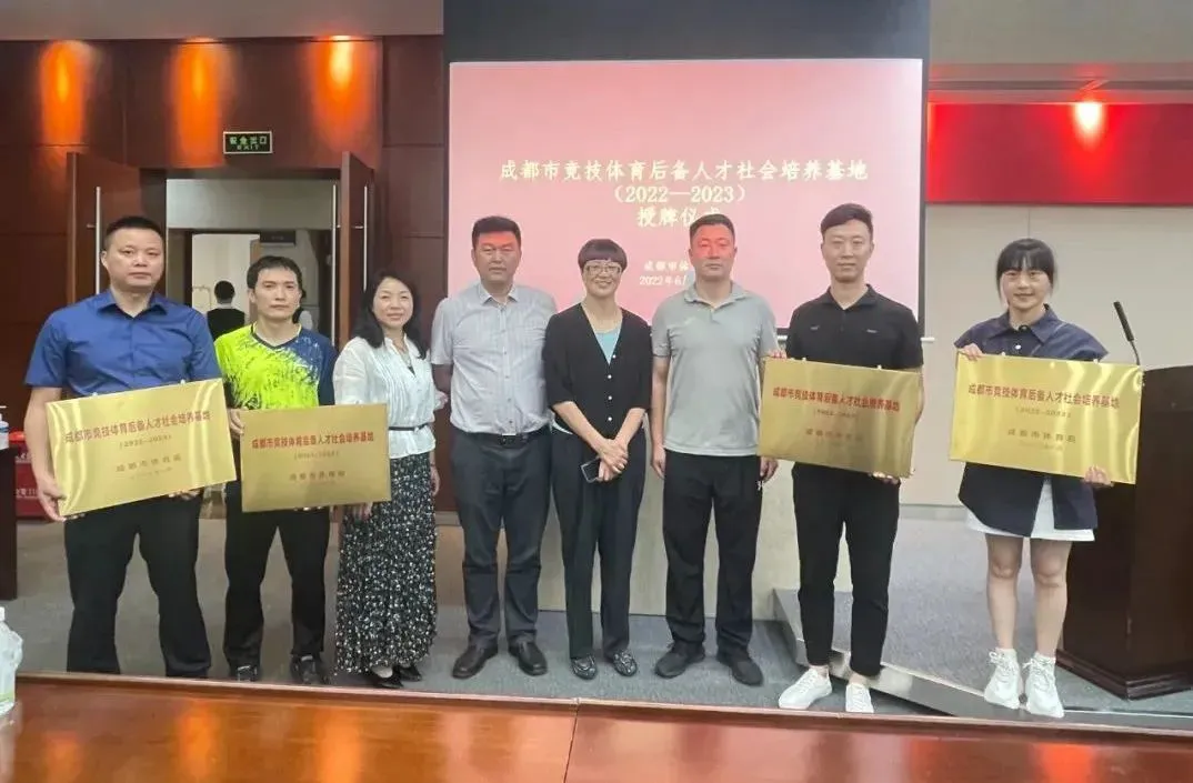 如何根据篮球比赛的不同阶段调整力量训练强度？_2